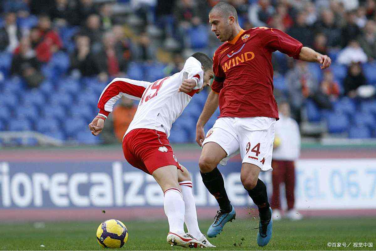  TL观众热烈欢呼！，梅西迎来二十赛季出色发挥全场沸腾不已