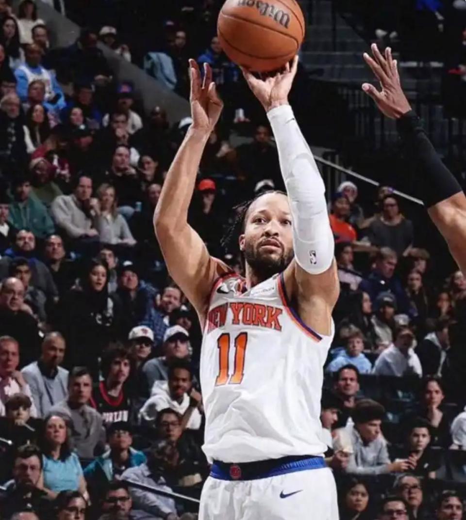 关于圣安东尼奥马刺决赛险胜新疆男篮，布伦森砍下2记关键球，全场沸腾的信息